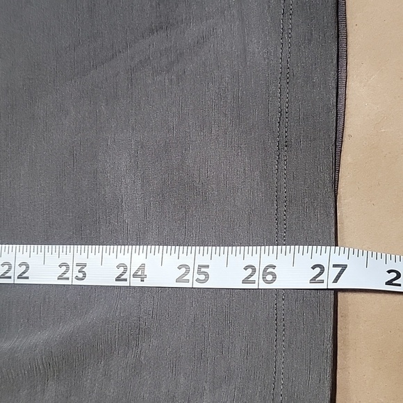 H&M Size M Gray 'To The Shoulder' Blouse with Floral Applique, NWOT - Picture 12 of 13